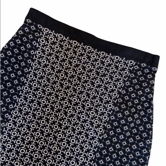 Printed Knit Elastic Wast KneeLength Fitted Skirt - Picture 3 of 8